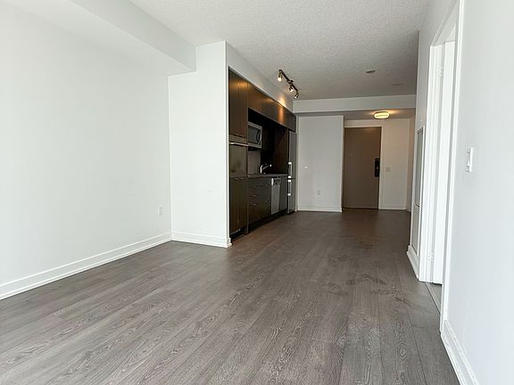 4th image of 10 York St #1509