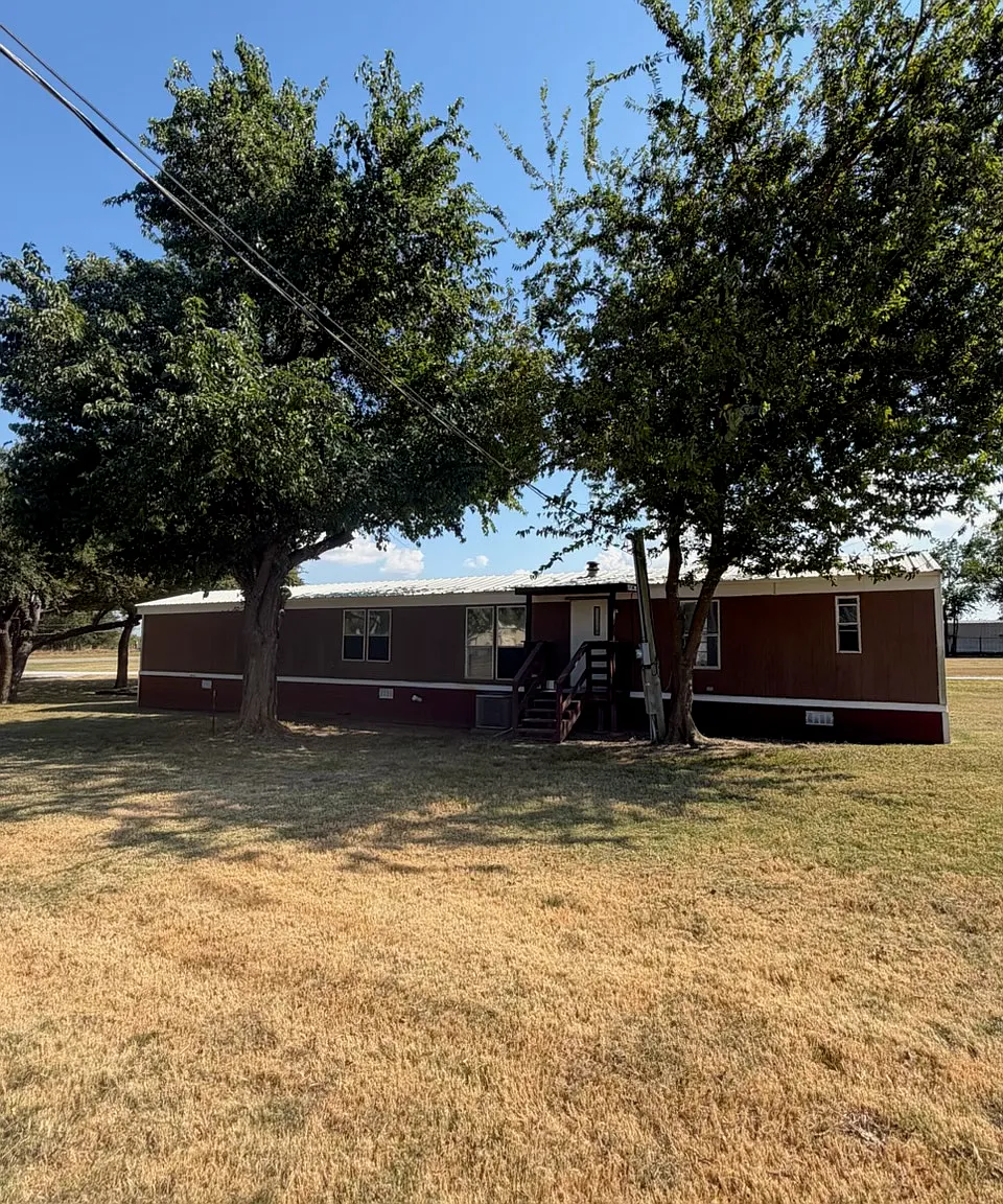 3 bed, $1,100 — Photo 2
