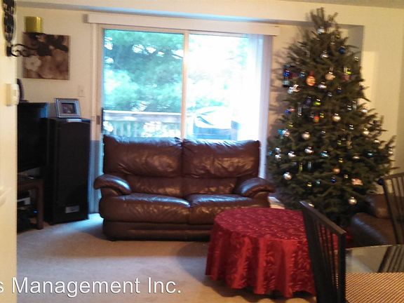 2nd image of 910 Lynwood Ct