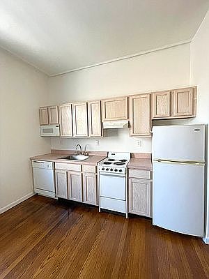 2nd image of 2350 Broadway #923A