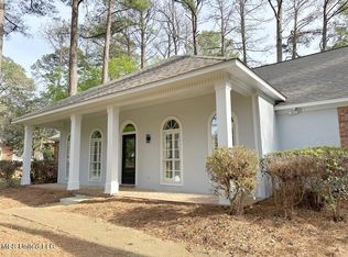 1539 Northlake Dr, Jackson, MS