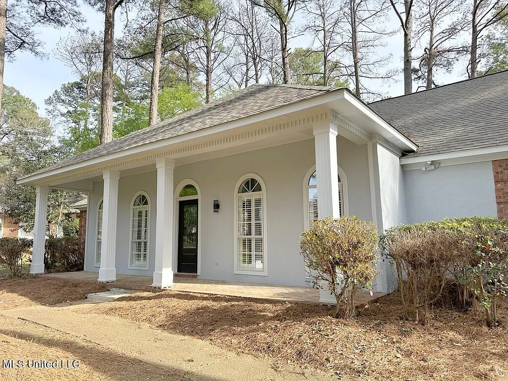 1539 Northlake Dr photo 1