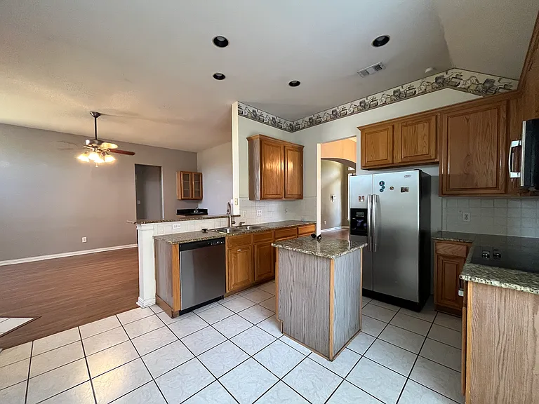 2028 Greenfield Ln — Photo 11