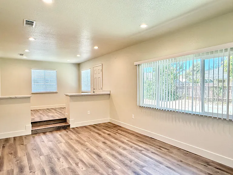 149 W McKenzie Ave — Photo 11