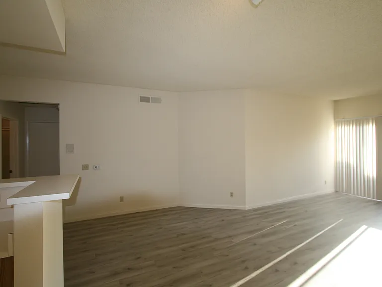 3637 Clarington Ave #112 — Photo 28