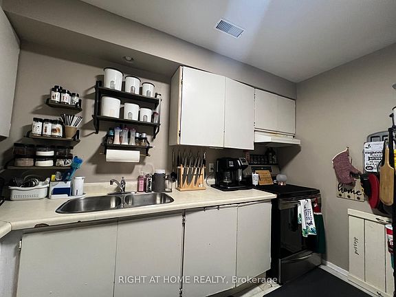 5th image of 135 Chalmers St S #81