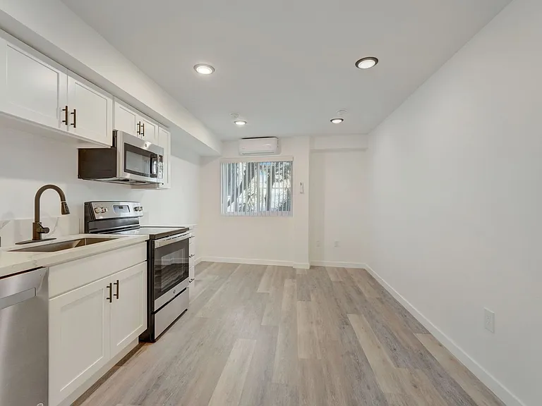 1371 S. Beverly Glen Blvd. — Photo 14