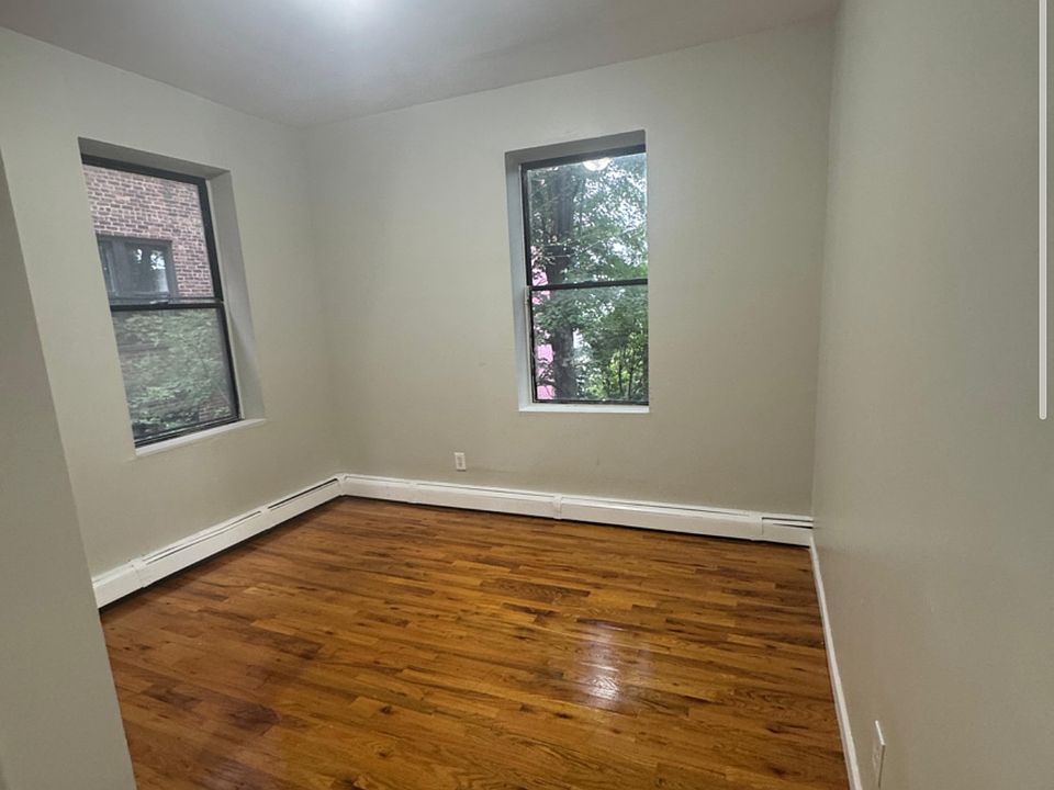 2nd image of 245-247 Roseville Ave #1B