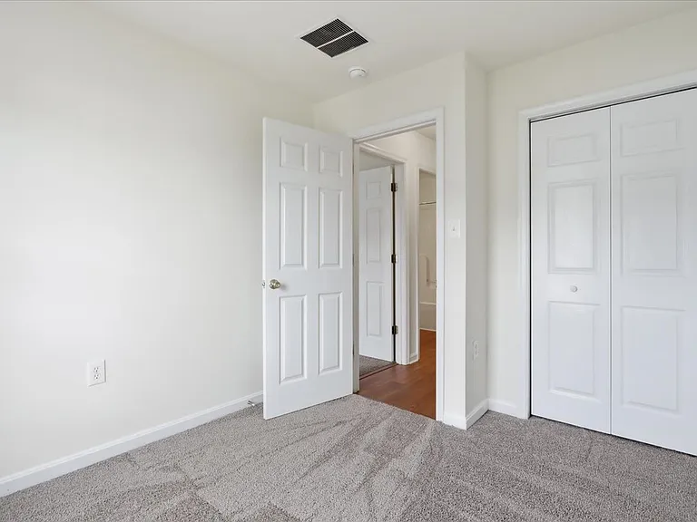 32 Mabel Ln — Photo 18