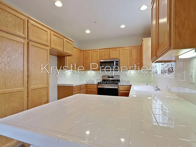 700 Westpark — Photo 11