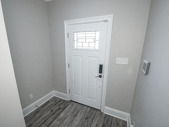 5th image of 824 W Village Ct