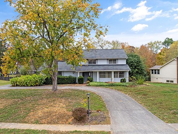 3rd image of 229 W Heritage Dr