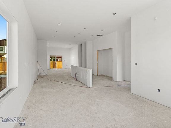 5th image of 821 Spaniel Ln