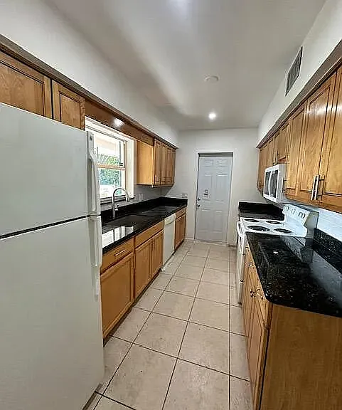 454 NW 13th Dr — Photo 5