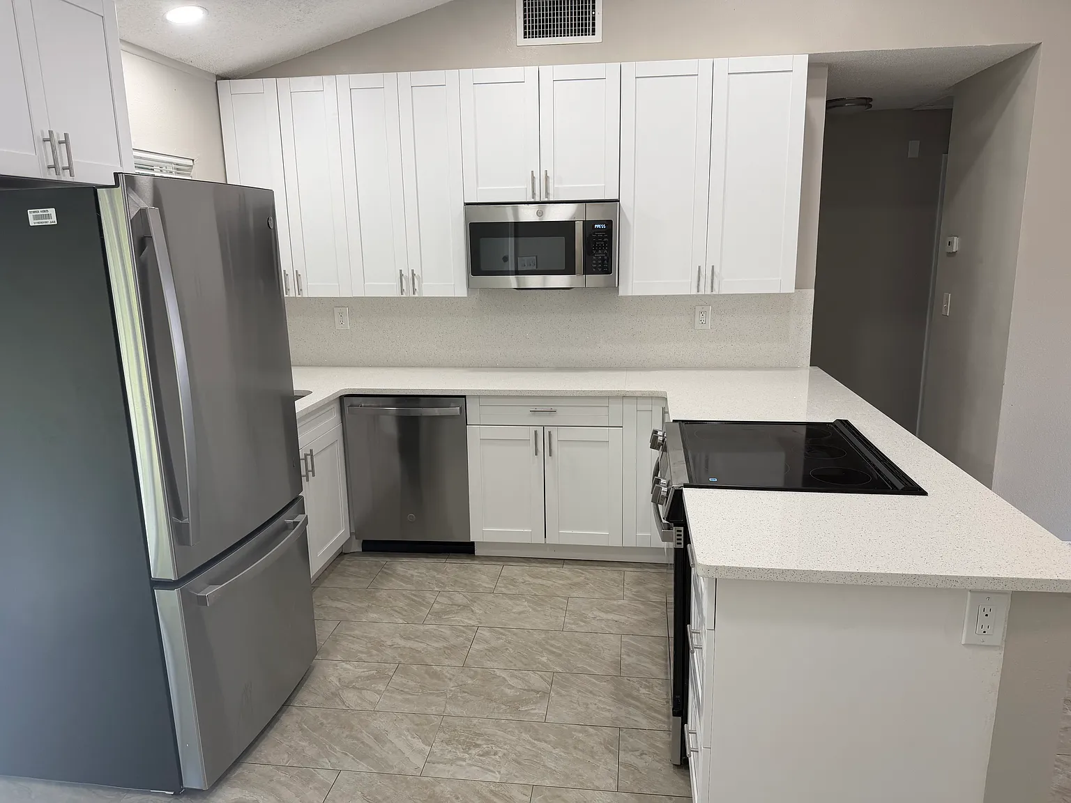 3 bed, 1067 sqft, $2,200 — Photo 4