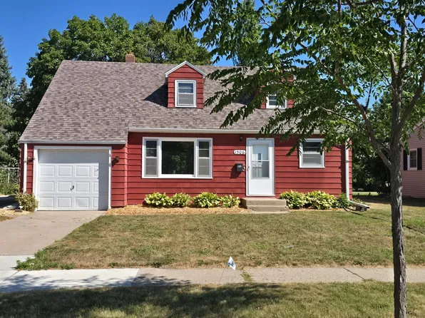 1506 10th Ave S, Moorhead, MN 56560