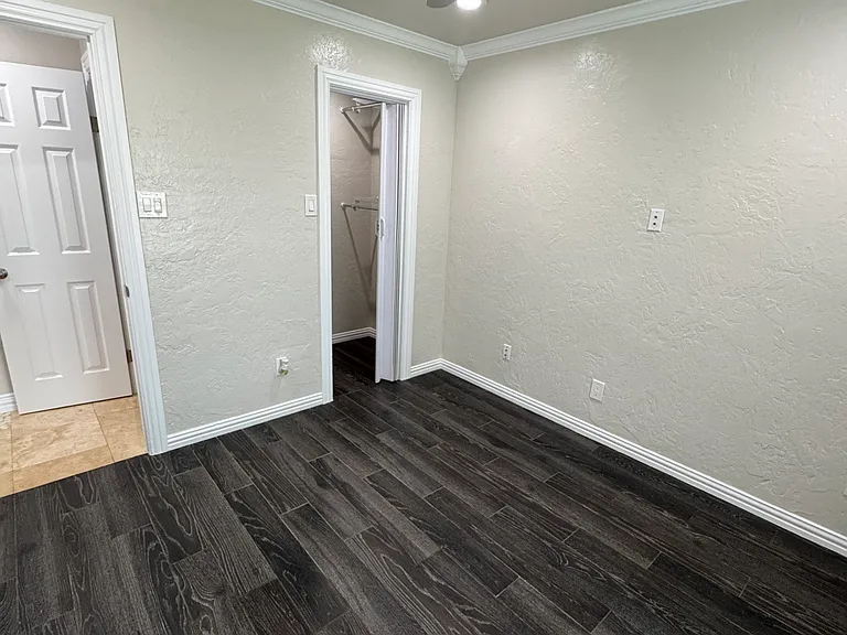 1705 Hawthorne Ln — Photo 14