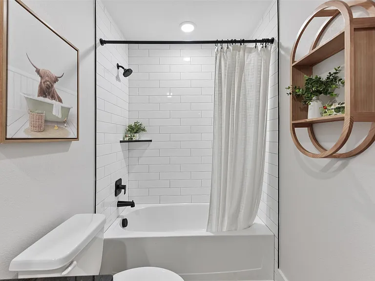 9304 Felix Sparke Dr — Photo 16