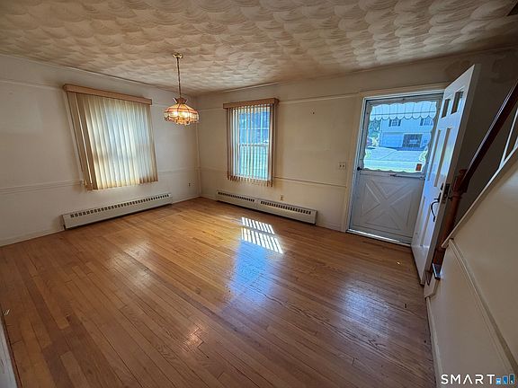 2nd image of 907 North High Street