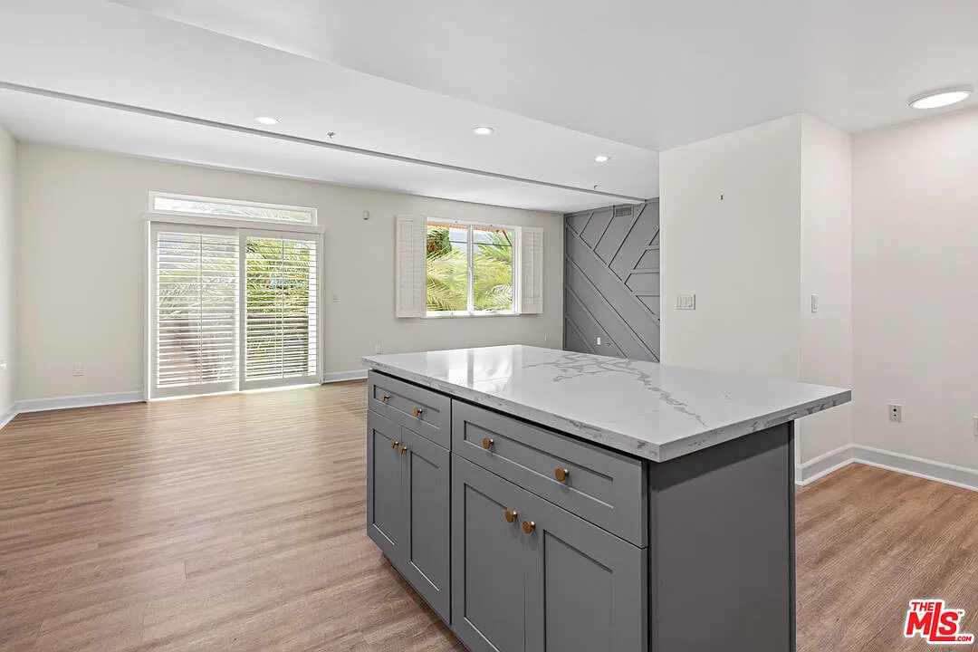2 bed, 2.0 bath, 1337 sqft, $5,000 — Photo 1