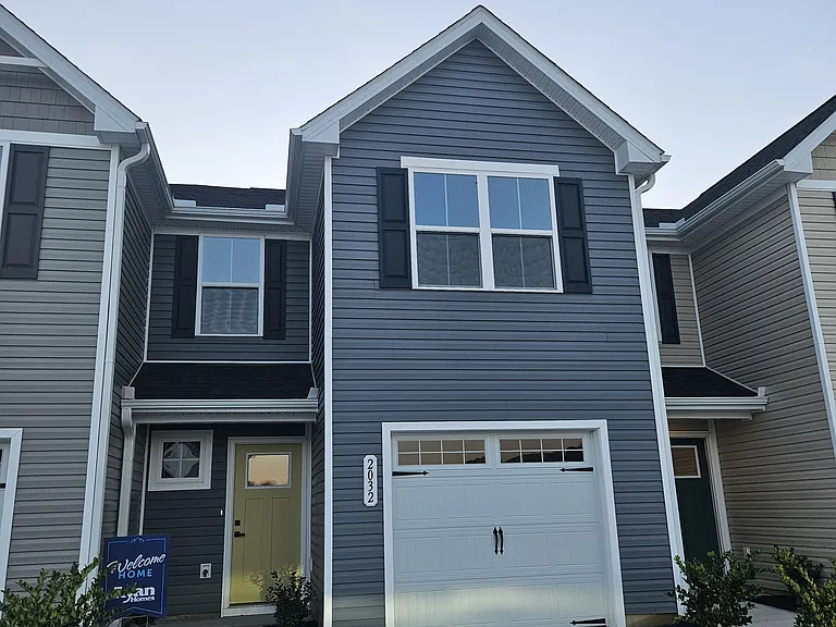 2032 Lewis Creek Cir NE — Photo 1
