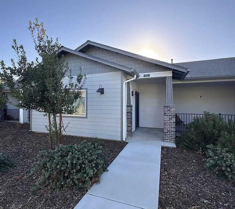 514 S Summit St #101-103