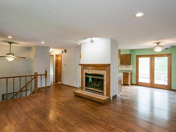 4th image of 57 Lakeside Dr NE