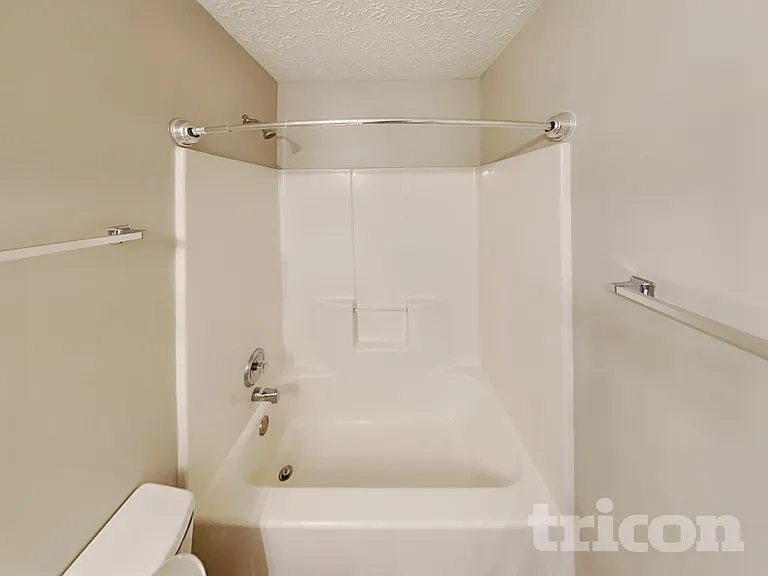 4586 Darrowby Dr — Photo 14