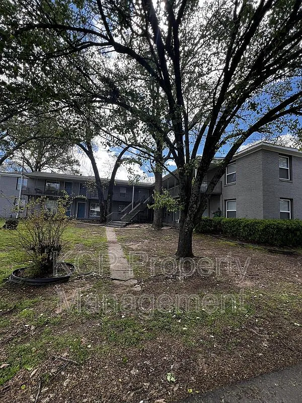 2 bed, 1.0 bath, 760 sqft, $750 — Photo 1
