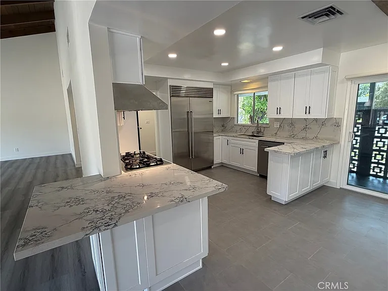 5301 Dubois Ave — Photo 2