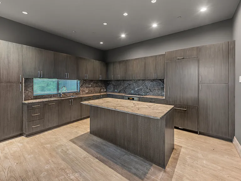 1600 Viewmont Dr — Photo 8
