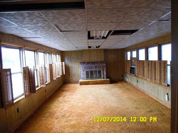 2nd image of 916 Stanley Rd