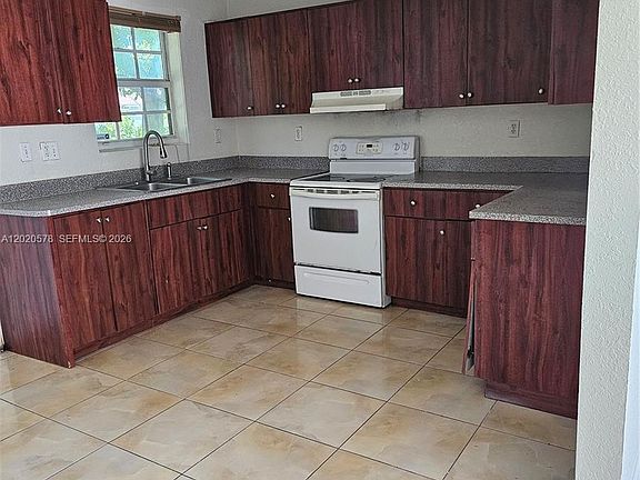 3rd image of 15700 NW 37th Pl