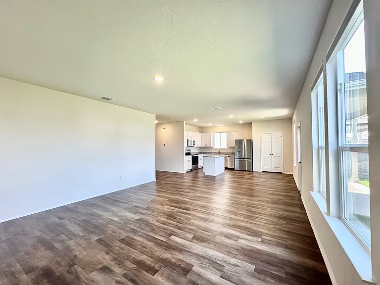 10235 Crossbuck — Photo 13