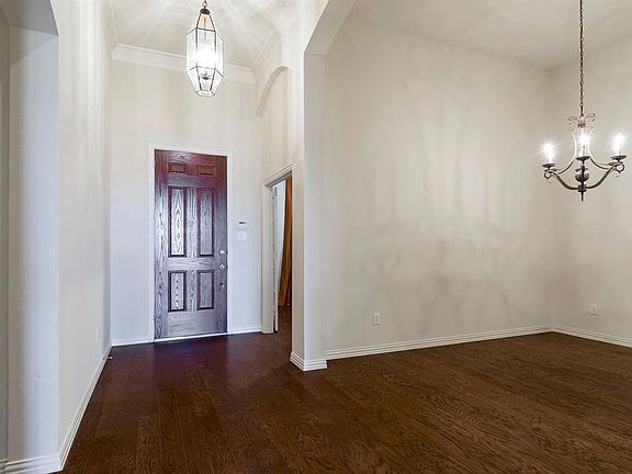 3rd image of 7512 Meadow Run Ln