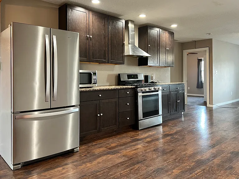 3020 W 14th St — Photo 5