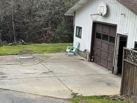 4th image of 4196 E Evans Creek Rd