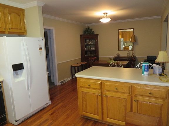 3rd image of 338 Pettus St