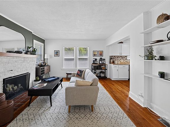 5th image of 107 Carlton Ave