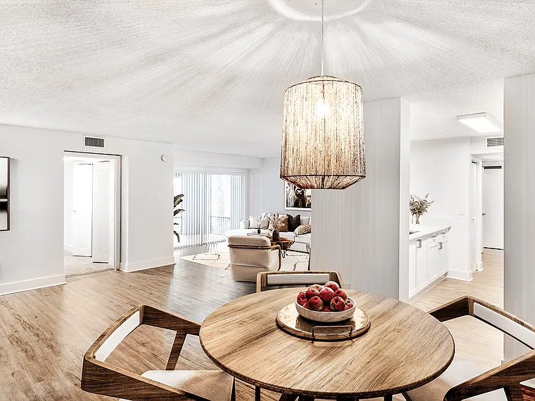 Coconut Palm Club Apartments — Photo 38