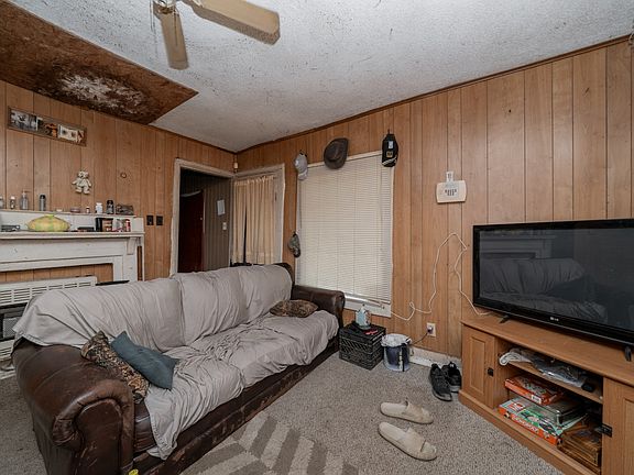 2nd image of 44 Cedar Cir
