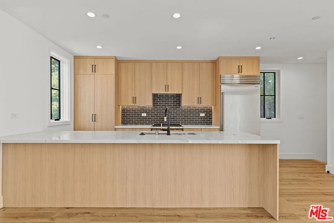 3 bed, 4.0 bath, 1874 sqft, $6,000 — Photo 1