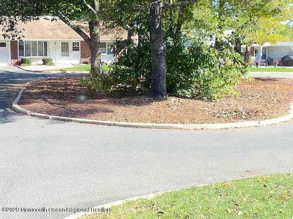 3rd image of 914B Dumbarton Dr