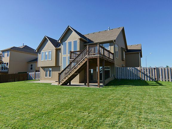 2nd image of 409 NE Woodpark Ln