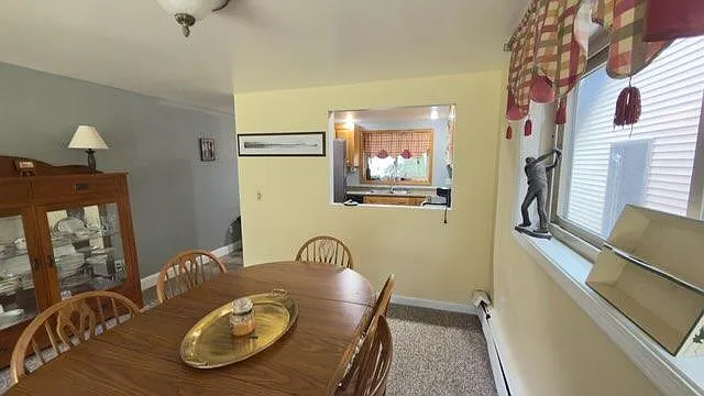 Kitchen/dining room Pass-Thru
