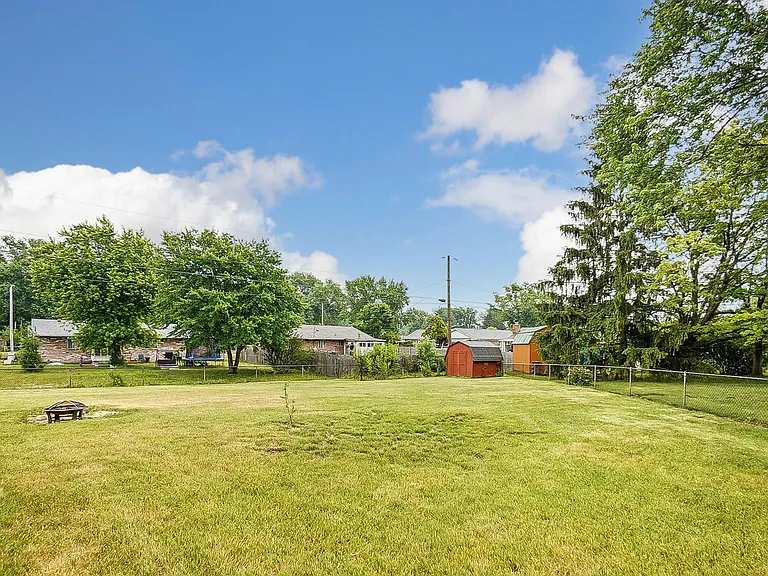 415 Rustic Ct — Photo 31