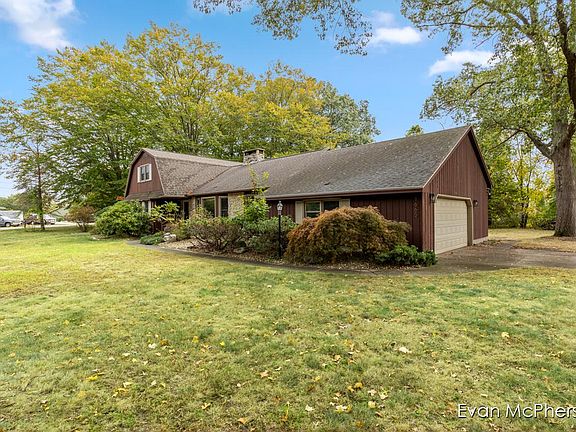 4th image of 1665 Bayview Dr