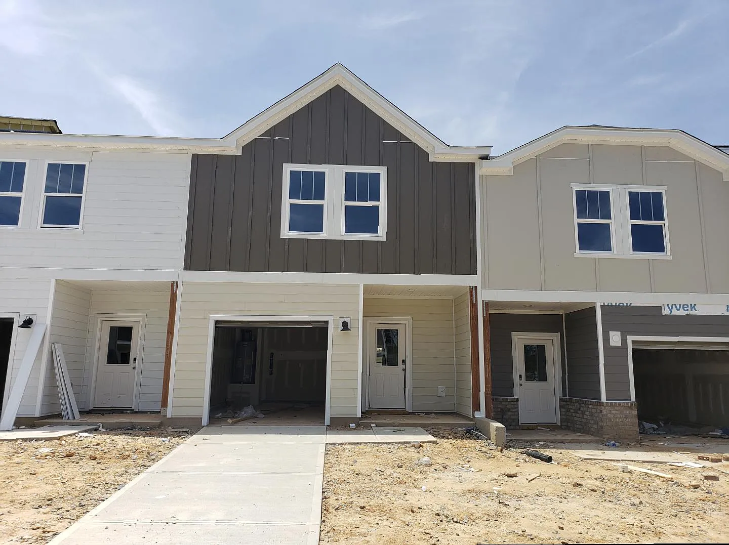 904 Field Ivy Dr — Photo 1