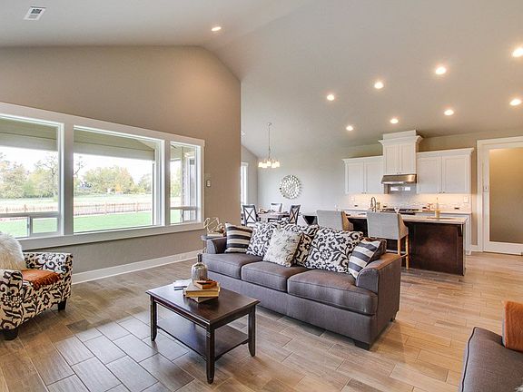 3rd image of 359 Chardonnay Ct