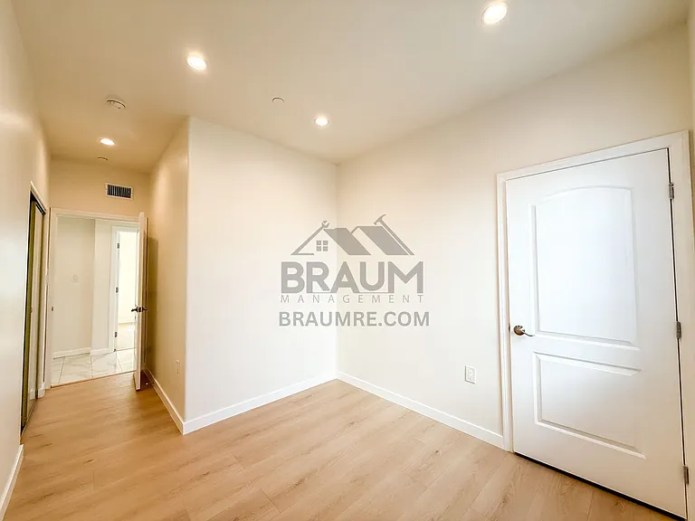 1423 Franklin St — Photo 28